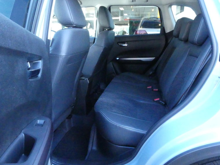 Vehicle Image 25