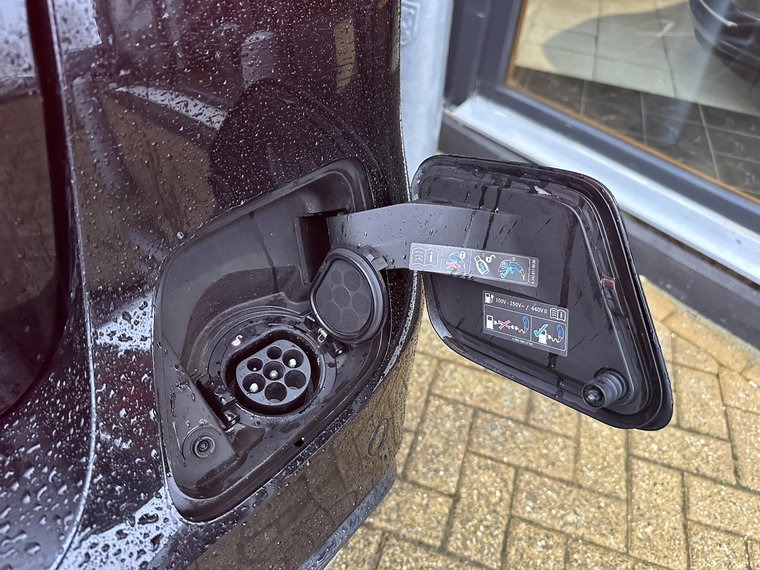 Vehicle Image 25