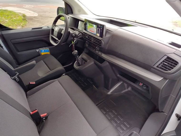 Vehicle Image 25