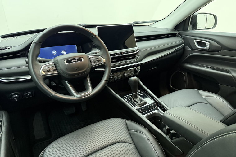 Vehicle Image 16