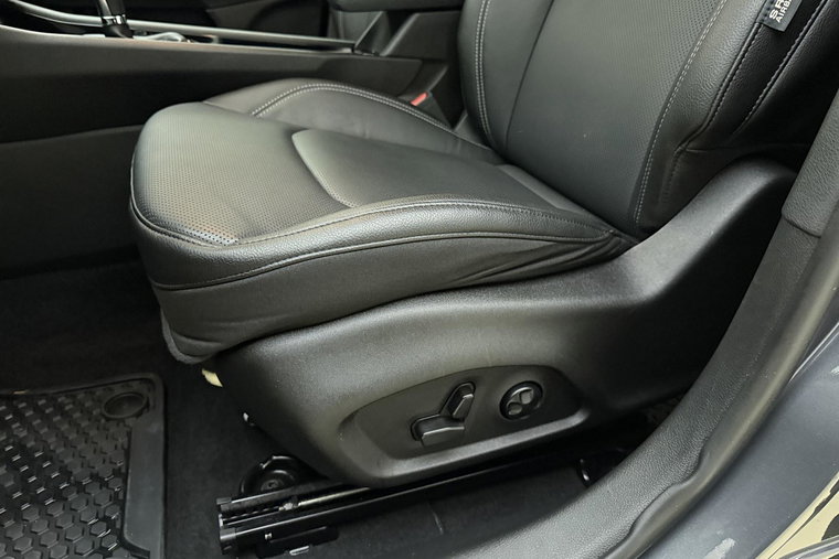 Vehicle Image 19