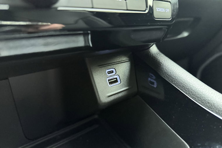 Vehicle Image 32