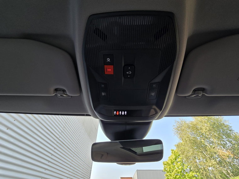 Vehicle Image 38