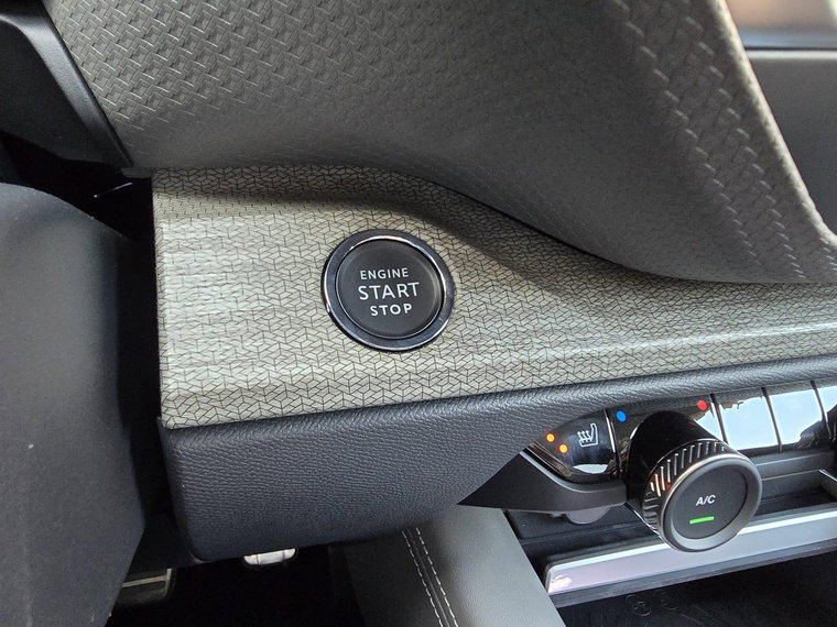 Vehicle Image 43