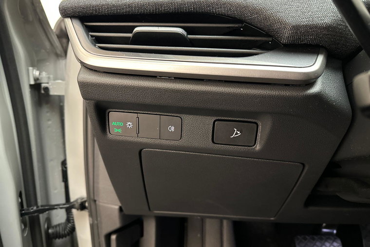 Vehicle Image 16