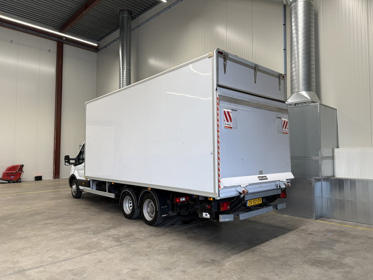 Vehicle Image 6