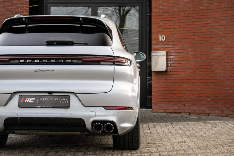 Vehicle Image 32