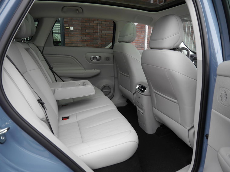 Vehicle Image 13