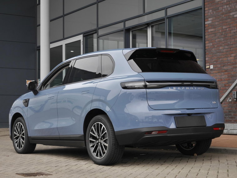 Vehicle Image 5