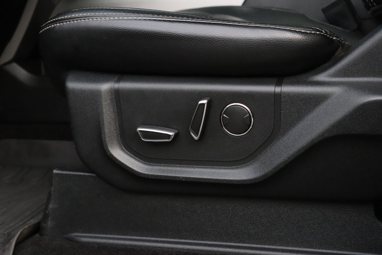 Vehicle Image 17
