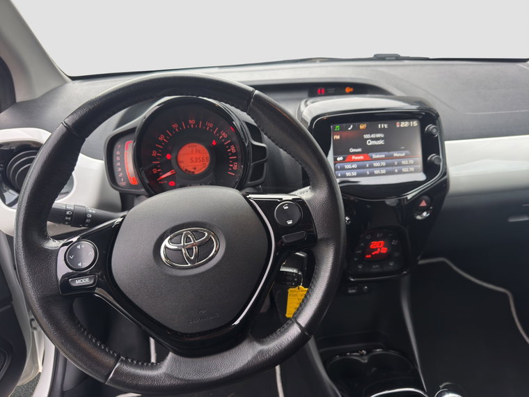 Vehicle Image 12