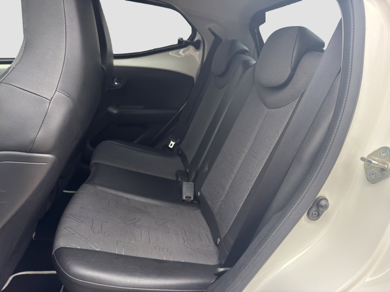 Vehicle Image 19