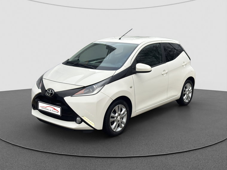 Vehicle Image 6