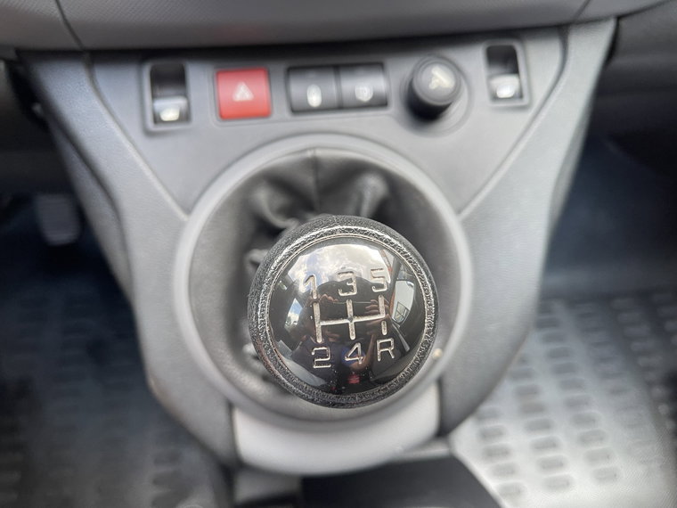 Vehicle Image 23