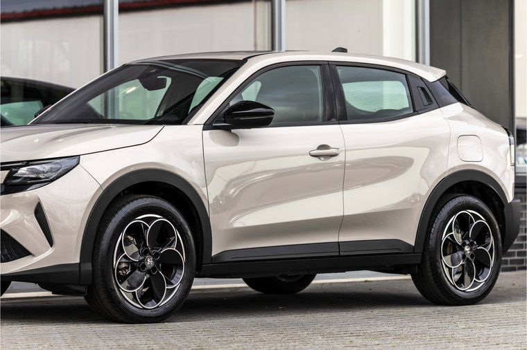 Vehicle Image 13