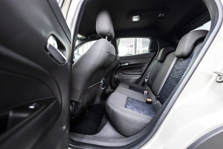 Vehicle Image 9