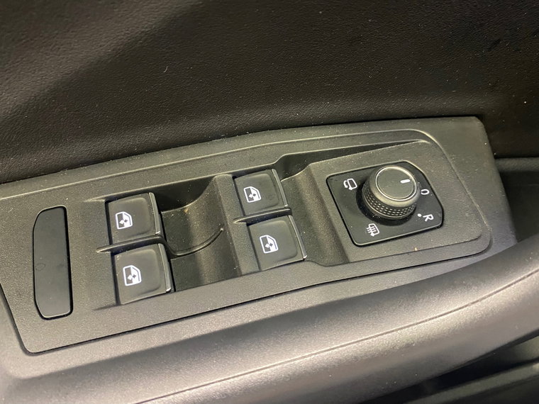 Vehicle Image 29