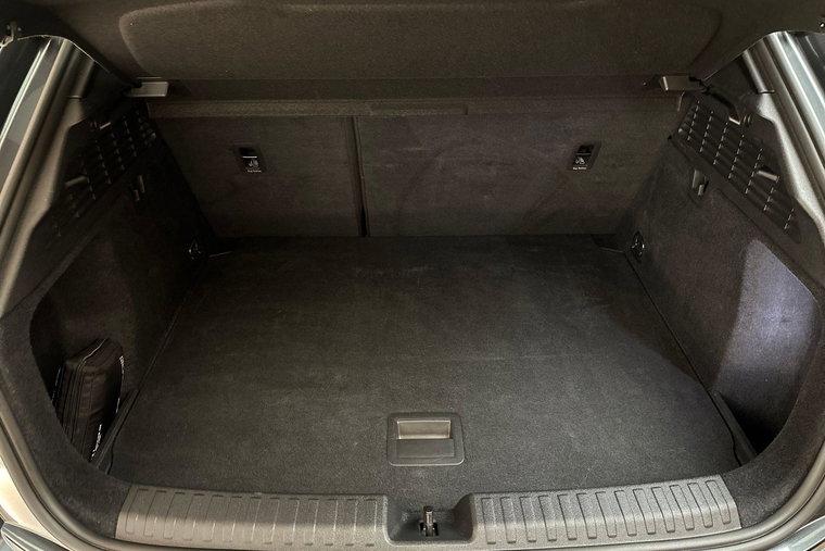 Vehicle Image 32