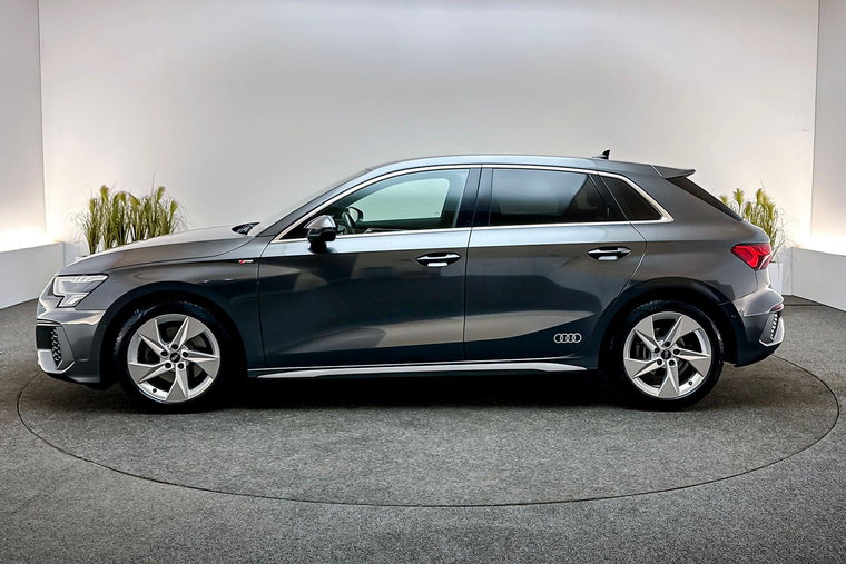 Vehicle Image 7