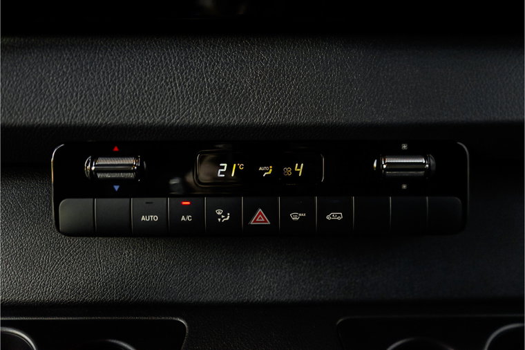 Vehicle Image 28