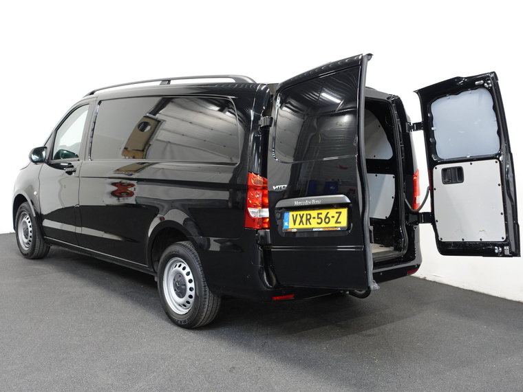 Vehicle Image 32