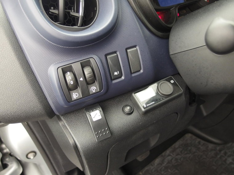 Vehicle Image 25