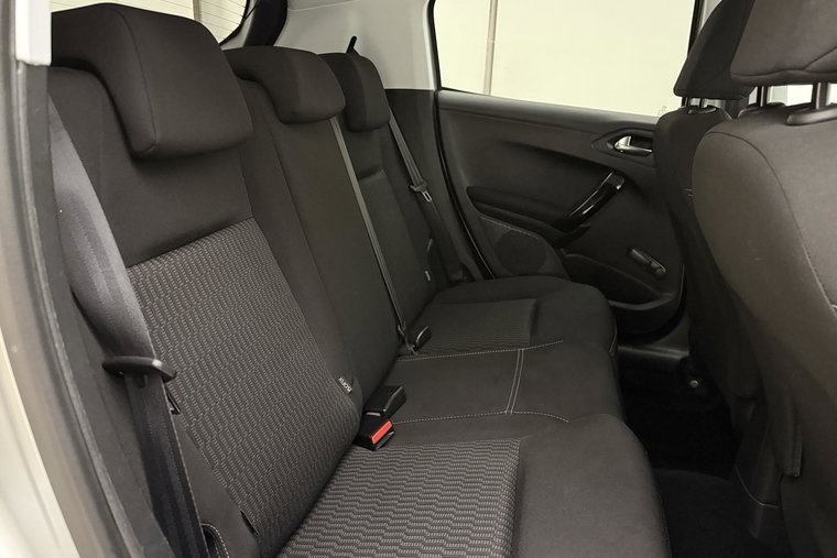 Vehicle Image 15