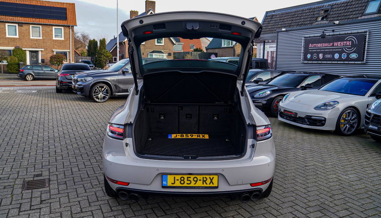 Vehicle Image 33