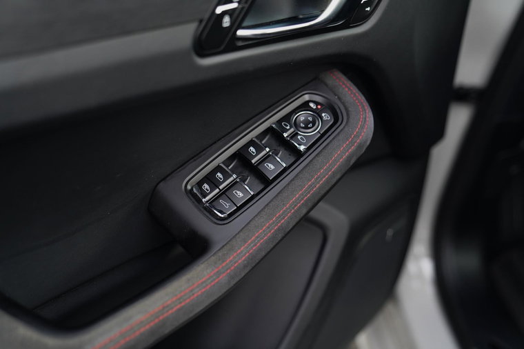 Vehicle Image 48