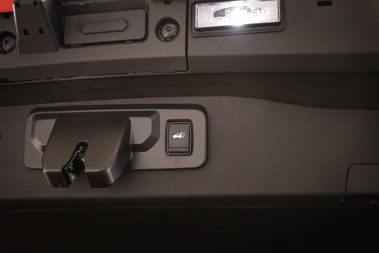 Vehicle Image 13