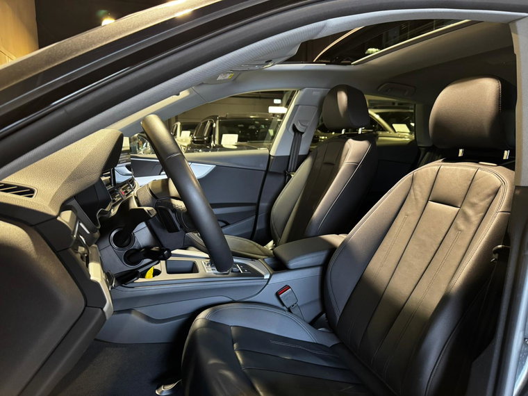 Vehicle Image 21