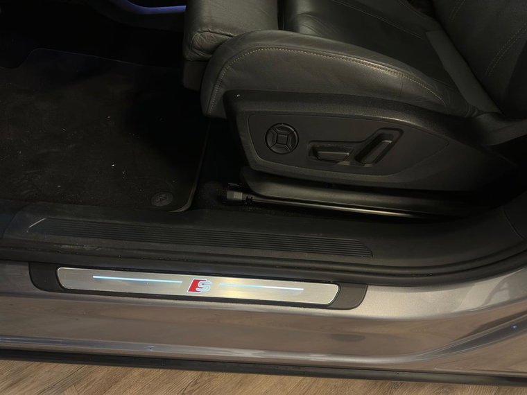 Vehicle Image 38