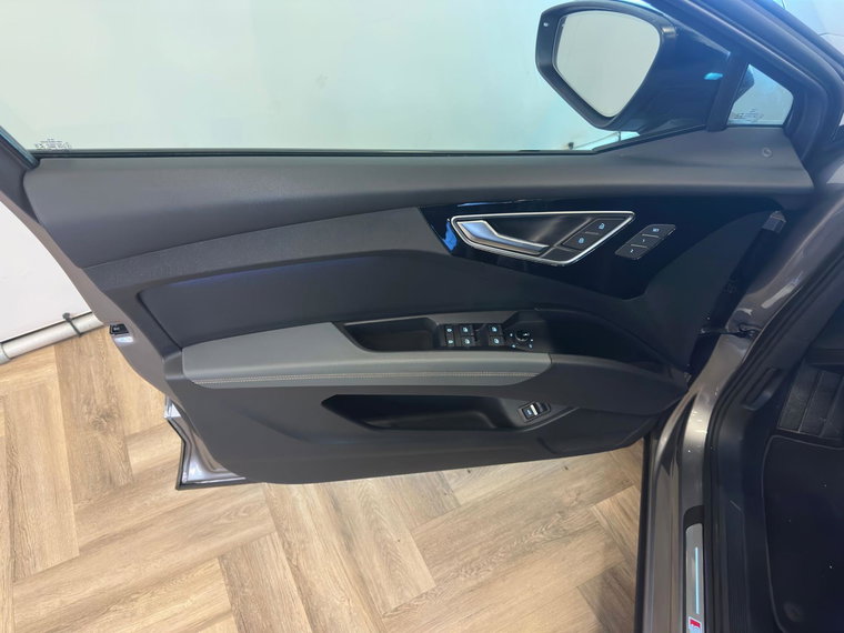 Vehicle Image 39
