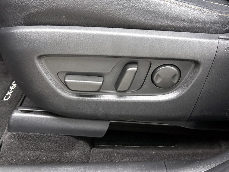 Vehicle Image 22