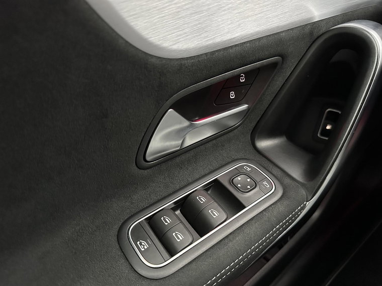 Vehicle Image 24
