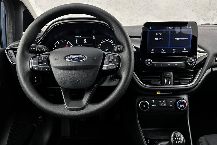 Vehicle Image 12