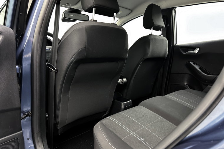 Vehicle Image 15