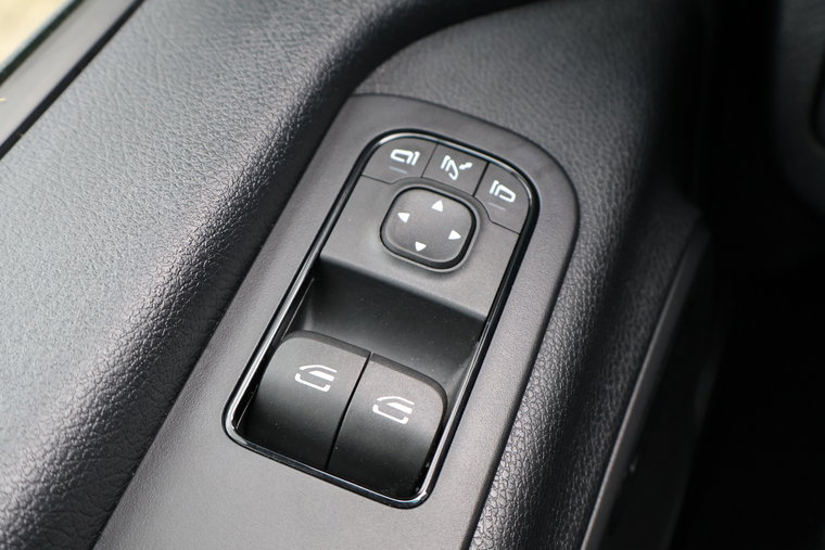 Vehicle Image 32