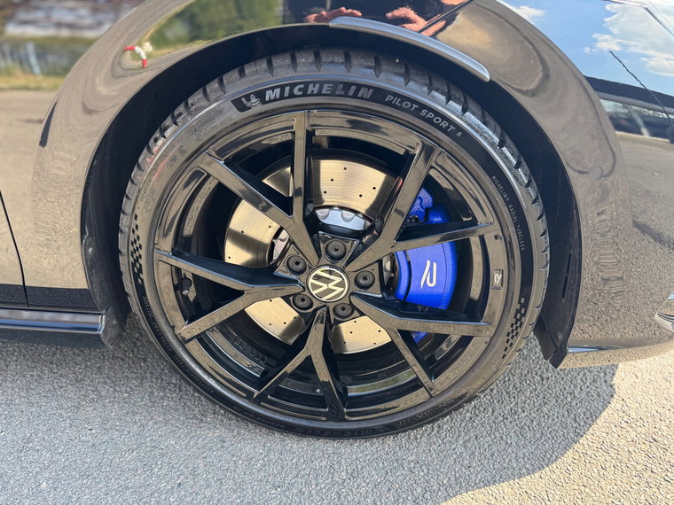 Vehicle Image 25