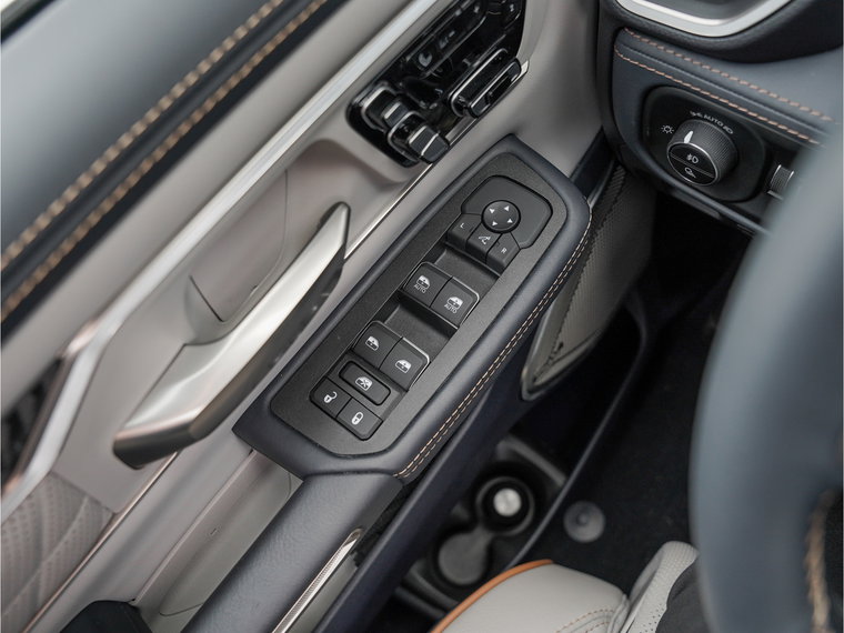 Vehicle Image 30