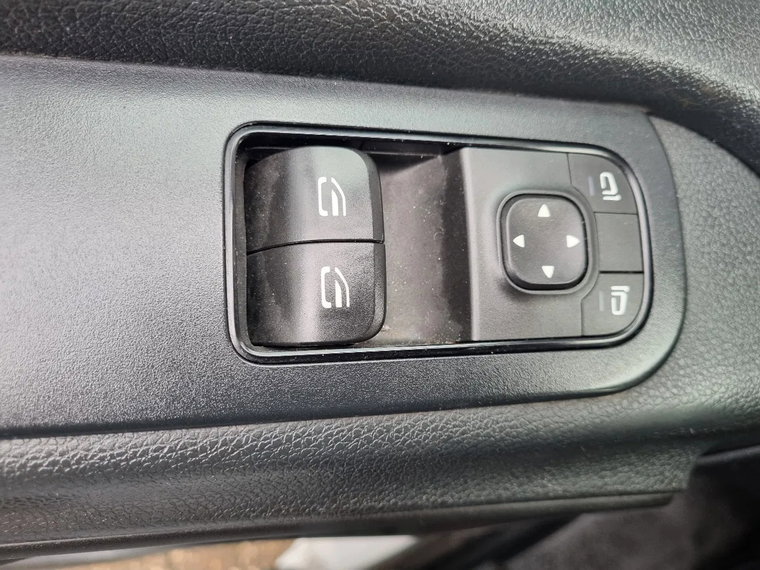 Vehicle Image 26