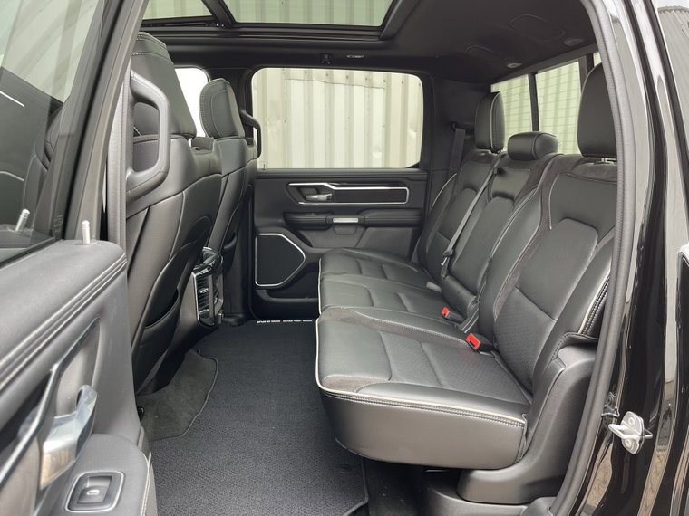 Vehicle Image 32