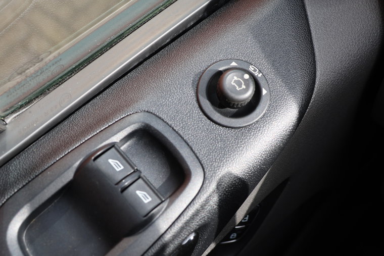 Vehicle Image 32