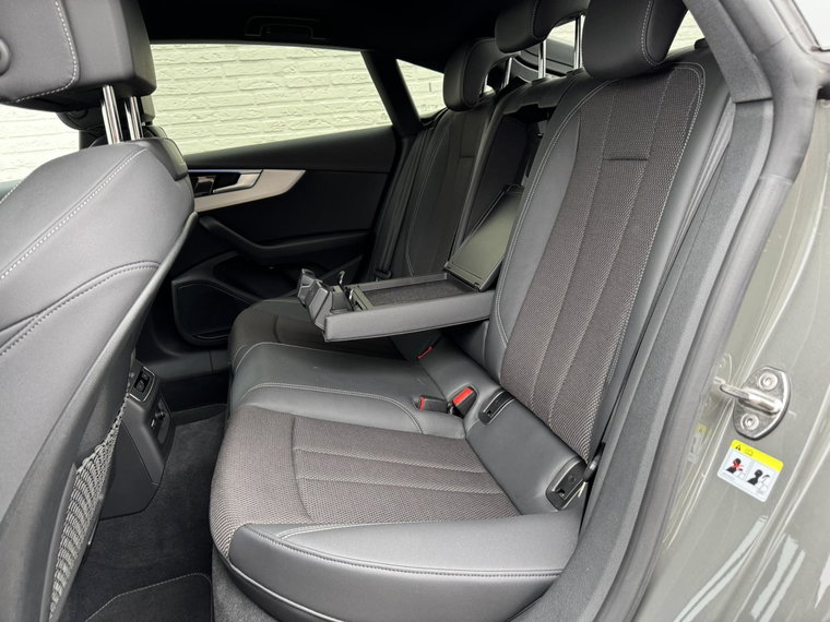Vehicle Image 38