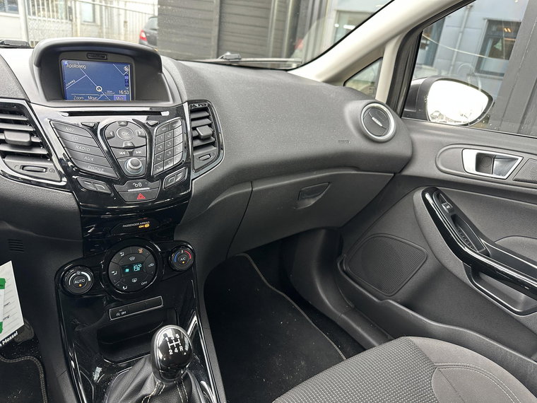 Vehicle Image 12