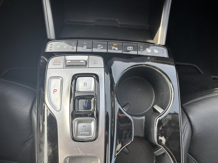Vehicle Image 25
