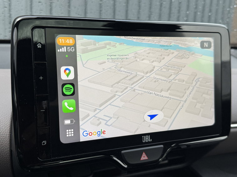 Vehicle Image 25
