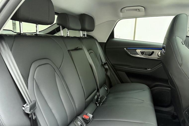 Vehicle Image 14