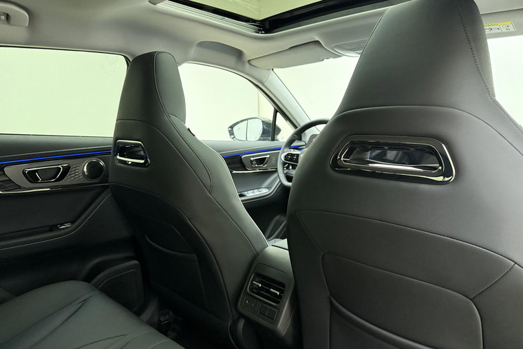 Vehicle Image 16