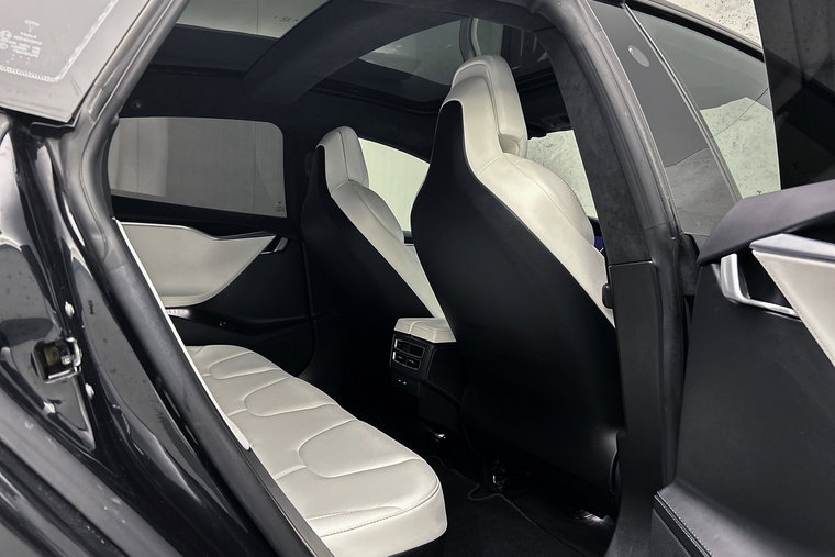 Vehicle Image 17